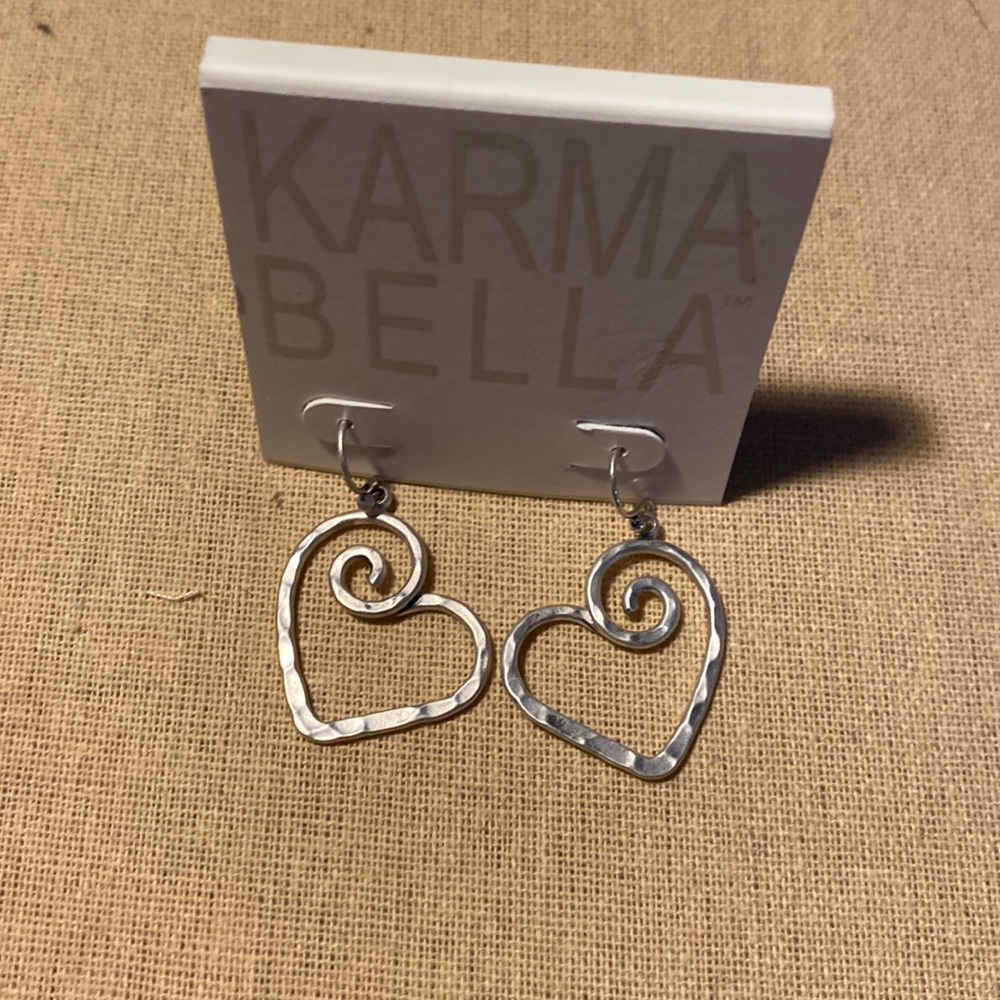 NWT Karma Bella heart earrings